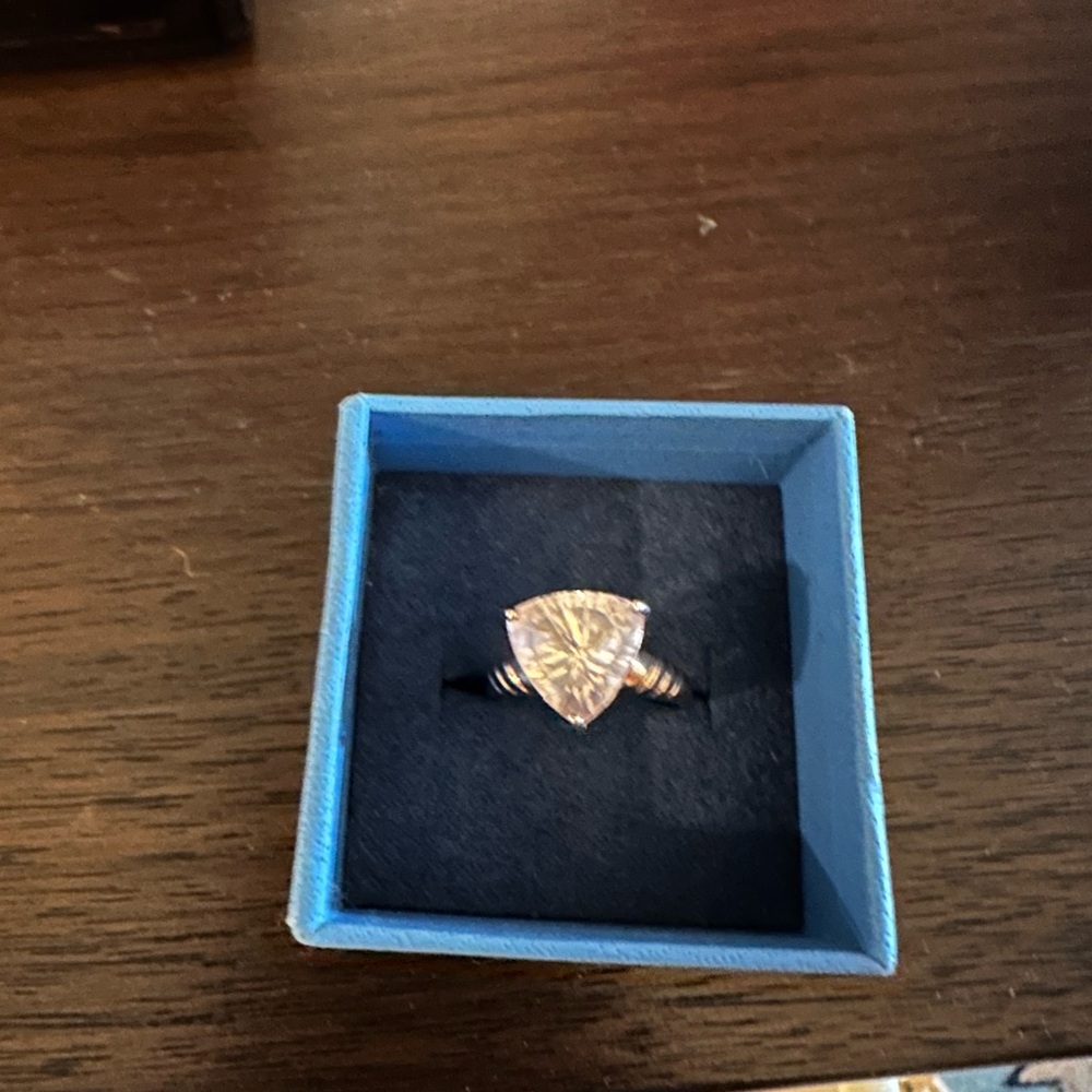 10 k gold ring ,size -8 with big morganite stone - Picture 3 of 3